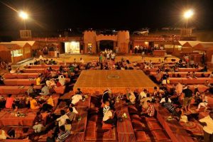 Camp du safari dans le désert de Dubaï avec dîner et spectacles traditionnels