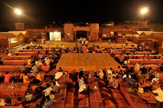 Camp du safari dans le désert de Dubaï avec dîner et spectacles traditionnels